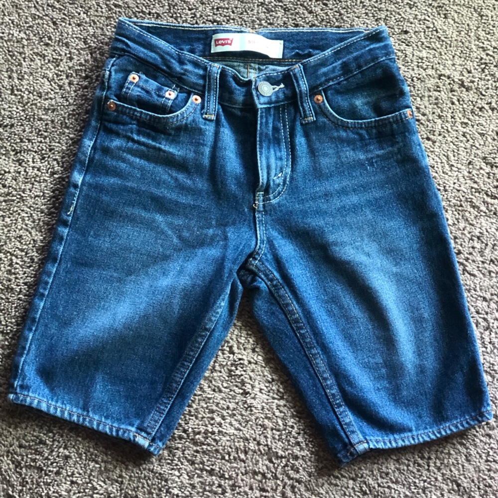 Boys size 8 Levi’s jeans short